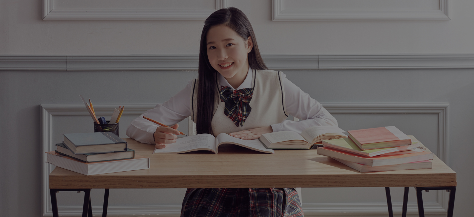 학습 중인 여학생